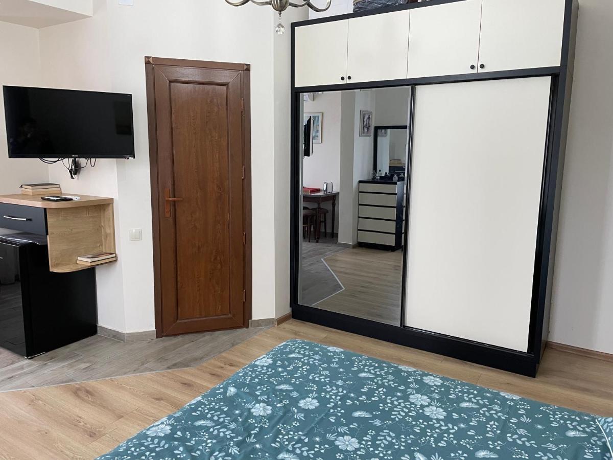 Temo Guest House 10 Батуми Екстериор снимка