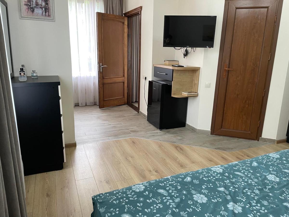 Temo Guest House 10 Батуми Екстериор снимка