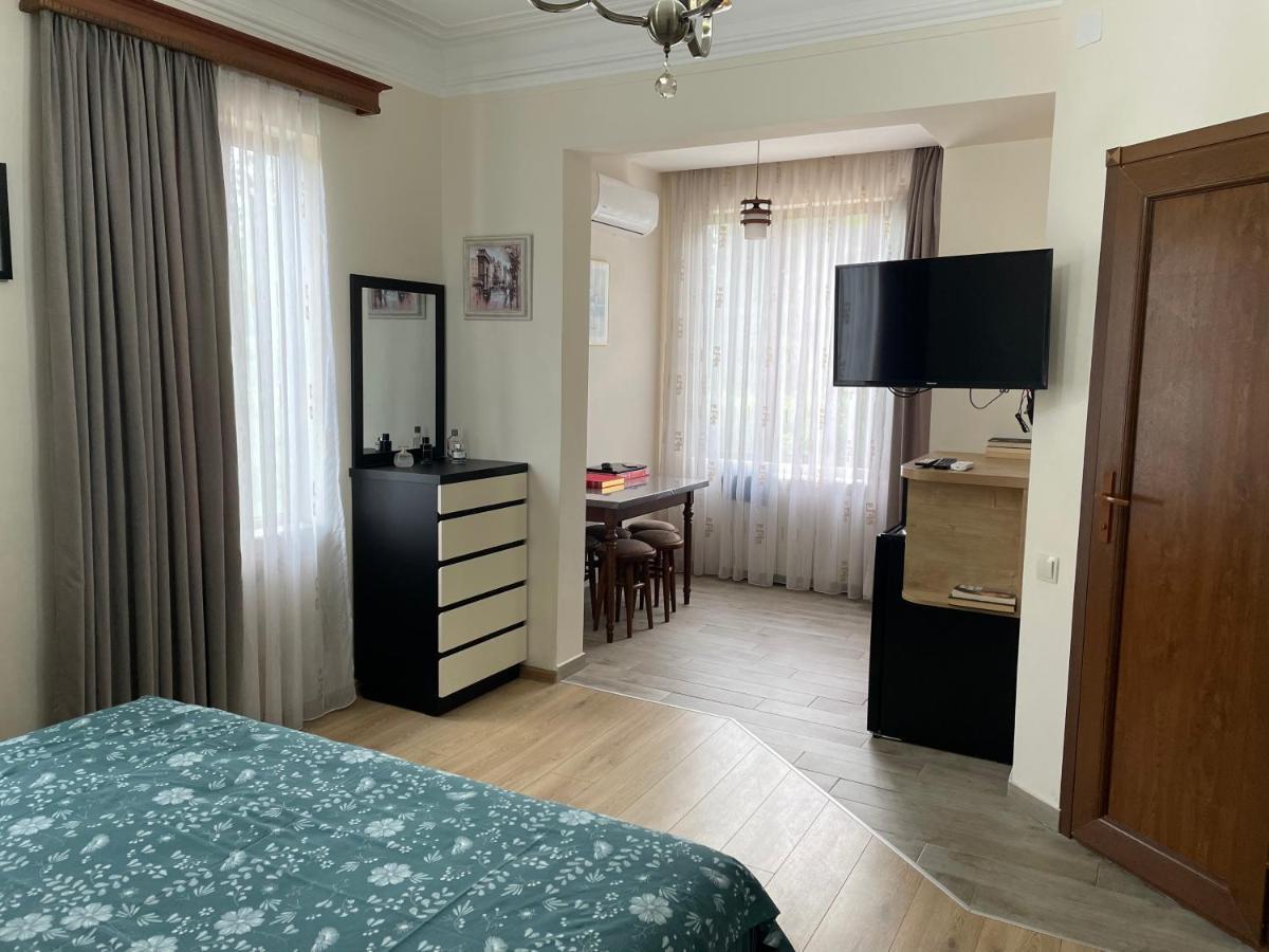 Temo Guest House 10 Батуми Екстериор снимка